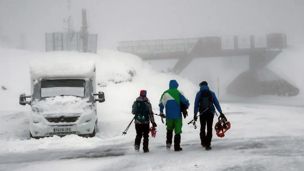 La nieve está causando complicaciones en carreteras de Cantabria, Asturias, País Vasco y Navarra.