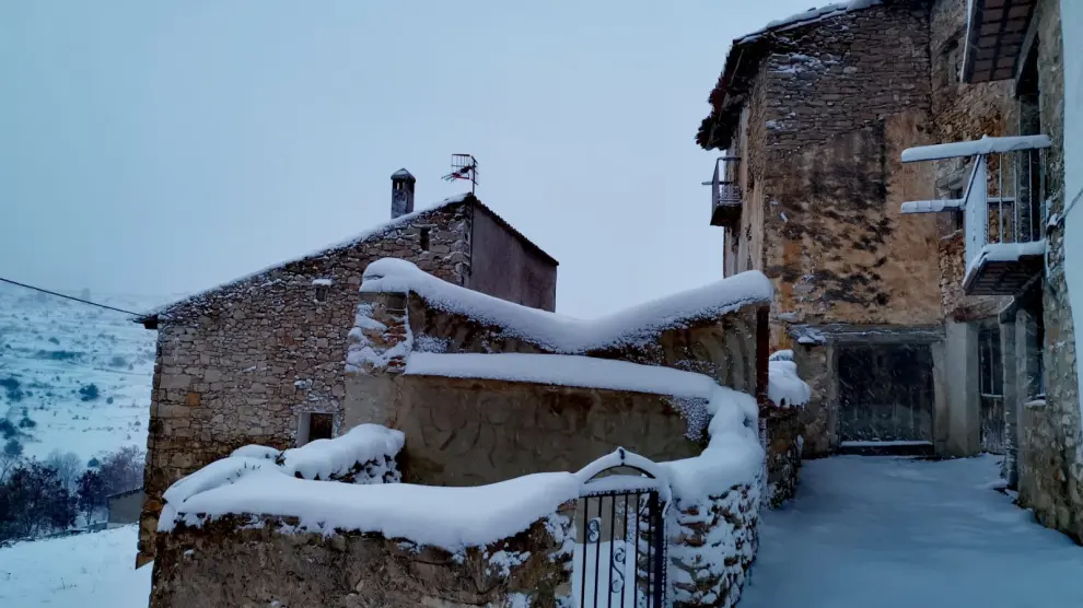 La nieve cubre Valdelinares, cuya comunicación con Linares está cortada.