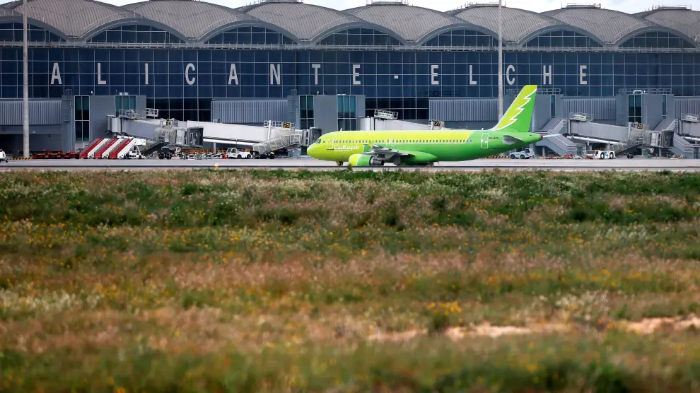 El aeropuerto de Alicante ha desviado vuelos a Valancia y el de Valencia ha sido cerrado