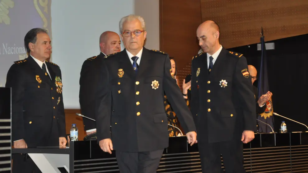 Durante el acto se ha realizado un pequeño homenaje a los policías jubilados en 2019 y una entrega de medallas y condecoraciones.