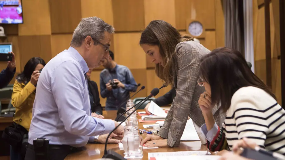 Julio Calvo y María Navarro, en la comisión de Hacienda del pasado mes de octubre.