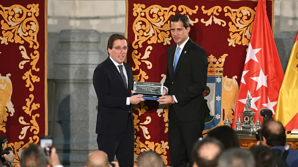 Juan Guaidó recibe la Llave de Oro de Madrid.