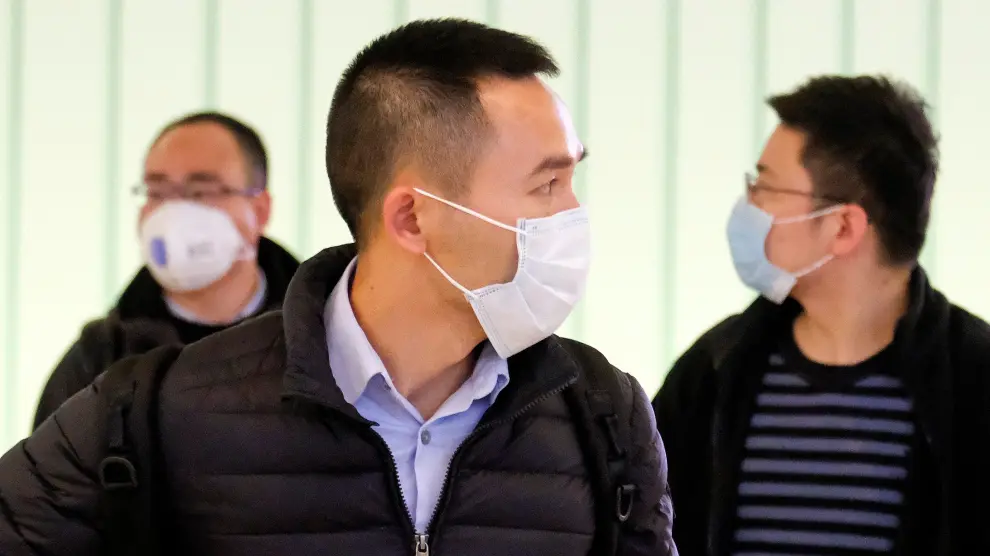 Pasajeros en un aeropuerto chino, que ha extremado las medidas sanitarias.