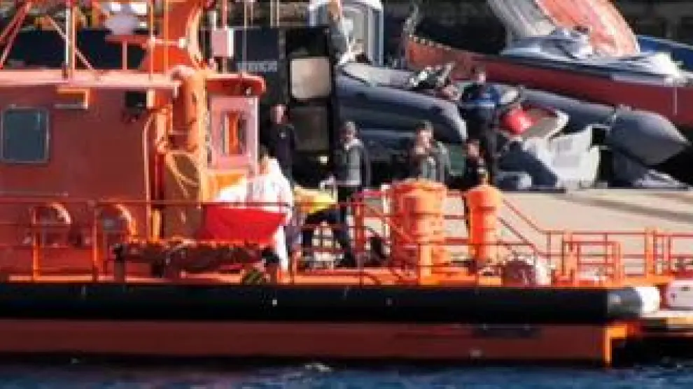 Un buque de la Armada detecta un pecio hundido a 320 metros.