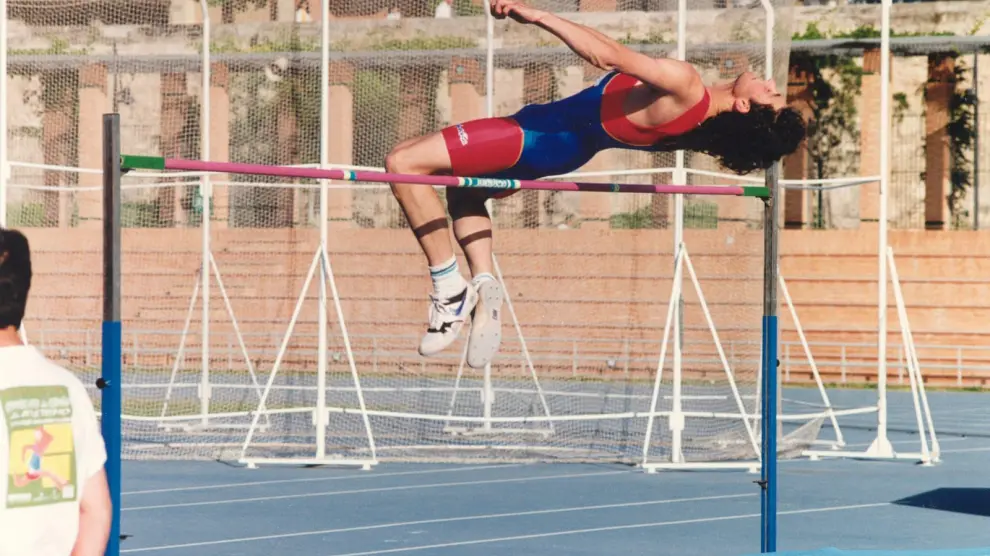 Alejo Vélez, cuando batió el récord mundial paralímpico de salto de  altura en 1993.