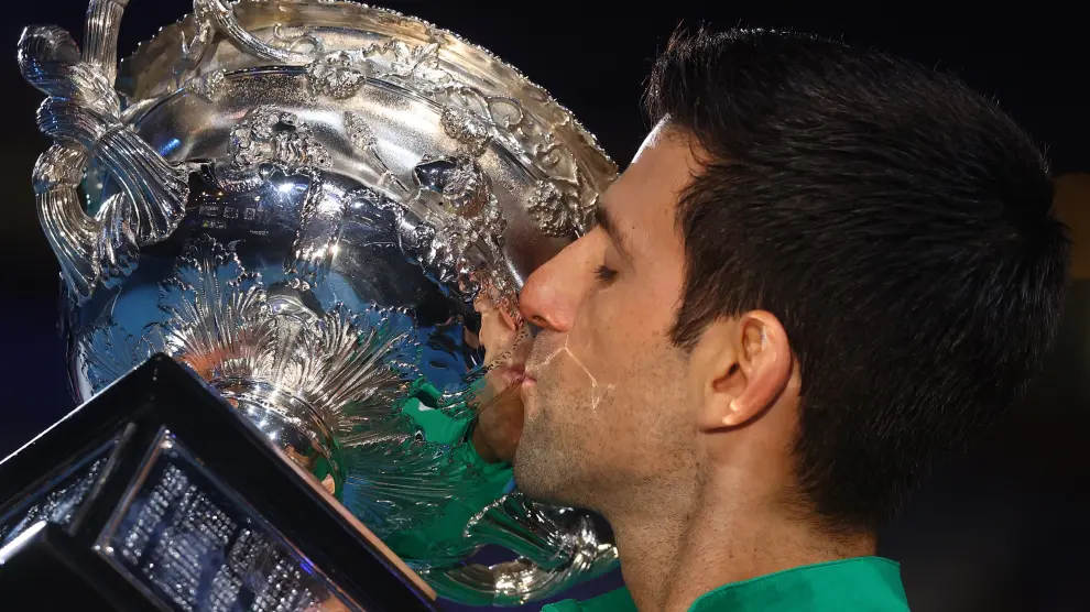 Tennis - Australian Open - Men's Singles Final - Melbourne Park, Melbourne, Australia - February 3, 2020. Serbia's Novak Djokovic kisses the trophy after winning his match against Austria's Dominic Thiem. REUTERS/Kai Pfaffenbach [[[REUTERS VOCENTO]]] TENNIS-AUSOPEN/