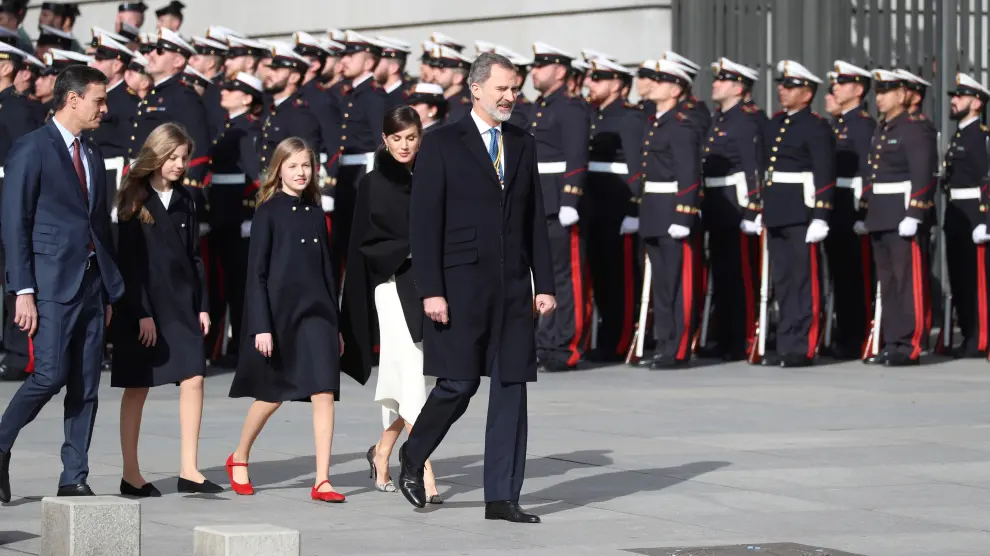 La reina Letizia y la princesa Leonor junto al rey Felipe en el Congreso