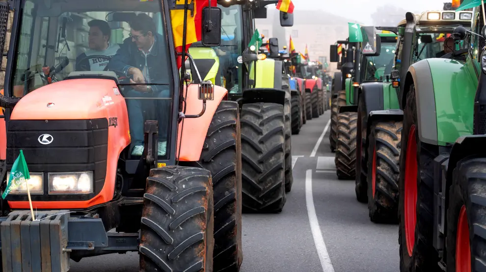 Toledo se llena de cientos de tractores para protestar por la situación.