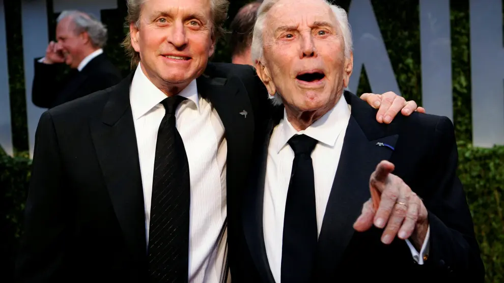 FILE PHOTO: Actor Kirk Douglas, 90, is photographed during an interview about his life, film career and his new book "Let's Face It," at his home in Beverly Hills, California, April 26, 2007. REUTERS/Fred Prouser/File Photo [[[REUTERS VOCENTO]]] PEOPLE-KIRK DOUGLAS/
