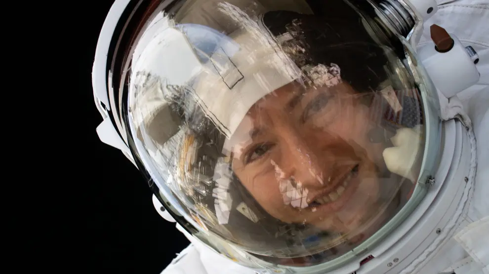 Space (-), 15/01/2020.- A handout photo made available by the National Aeronautics and Space Administration (NASA) shows US astronaut Christina Koch during a spacewalk on 15 January 2020. NASA astronaut Christina Koch is set to return to Earth on 06 February 2020 after 328 days living and working aboard the International Space Station (ISS). Her mission is the longest single spaceflight by any woman, which is helping scientists gather data for future missions to the Moon and Mars. EFE/EPA/NASA HANDOUT HANDOUT EDITORIAL USE ONLY/NO SALES Astronaut Christina Koch's record-setting mission