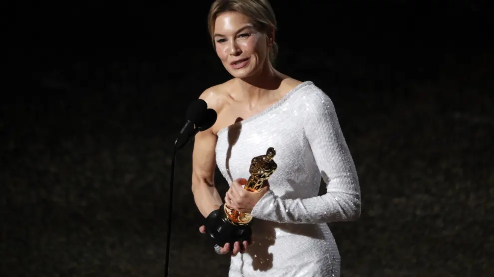 Renée Zelweger recoge el Óscar que confirma su regreso por todo lo alto