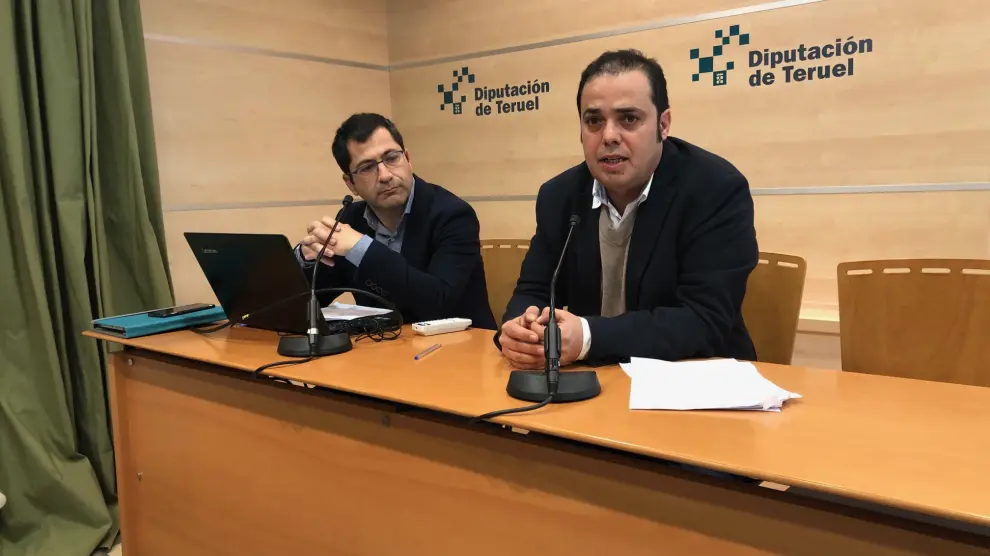 Antonio Amador, diputado de Presidencia de la Diputación, a la derecha el presentar los avances en la administración electrónica.