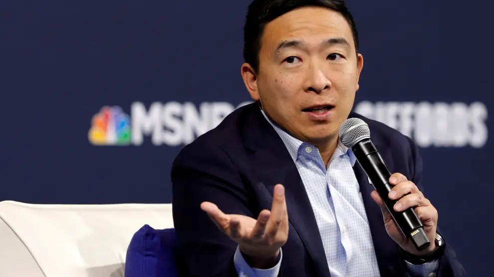 El empresario Andrew Yang se ha dado de baja en la carrera a la Casa Blanca
