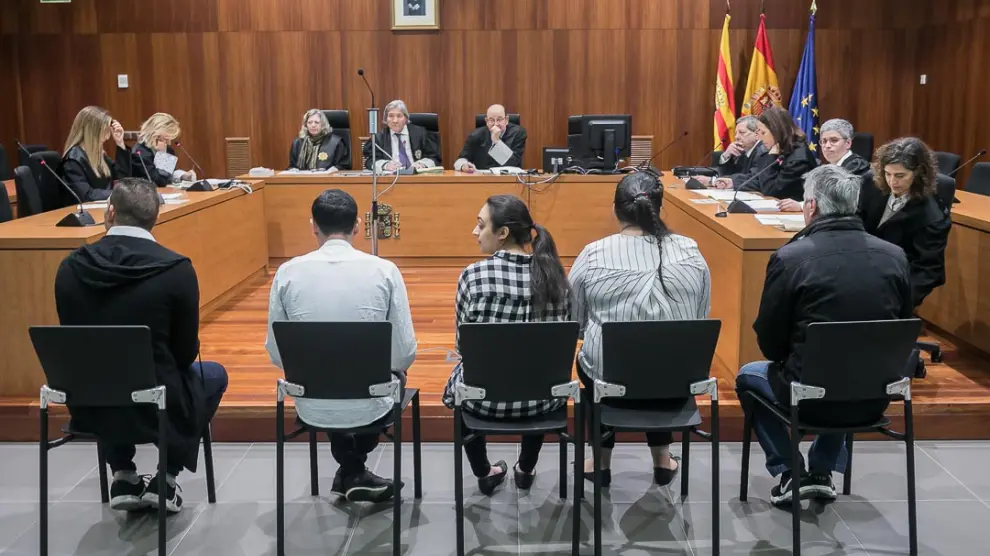Los acusados, este miércoles en la Audiencia Provincial de Zaragoza.