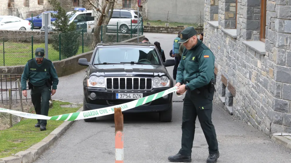 La Guardia Civil traslada a Broto a la exnovia del joven acuchillado para la reconstrucción del suceso