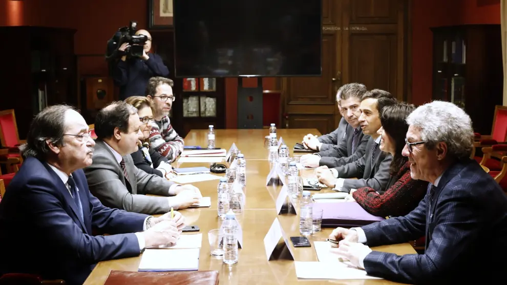 Empresarios, DGA y Renfe se han reunido este miércoles en la Cámara de Zaragoza para tratar las reivindicaciones de Aragón sobre el AVE.