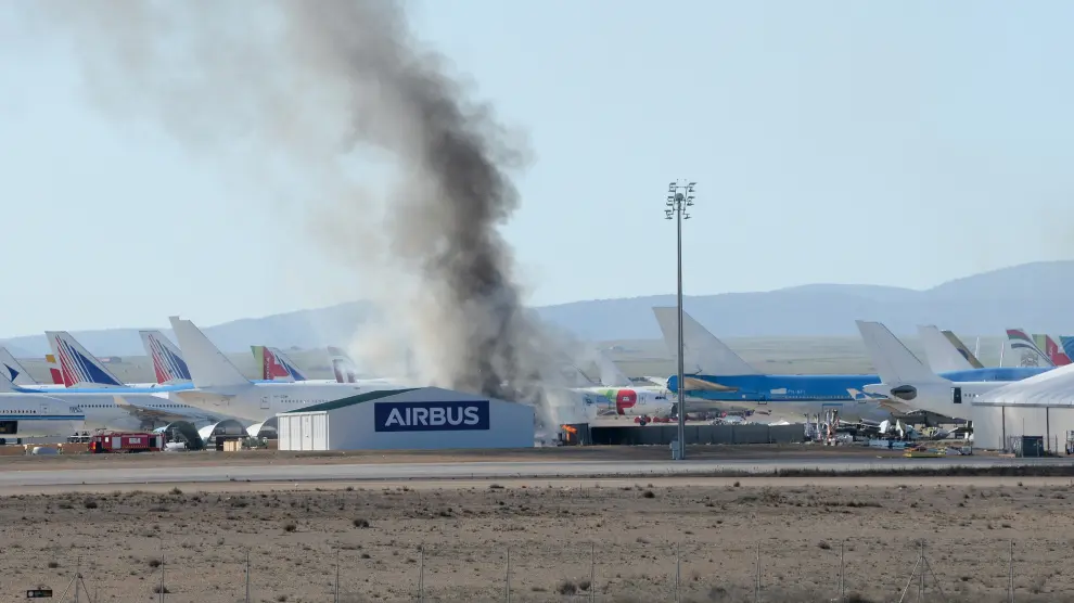 El incendio ha afectado a la planta de desmantelamiento de aviones de Tarmac.