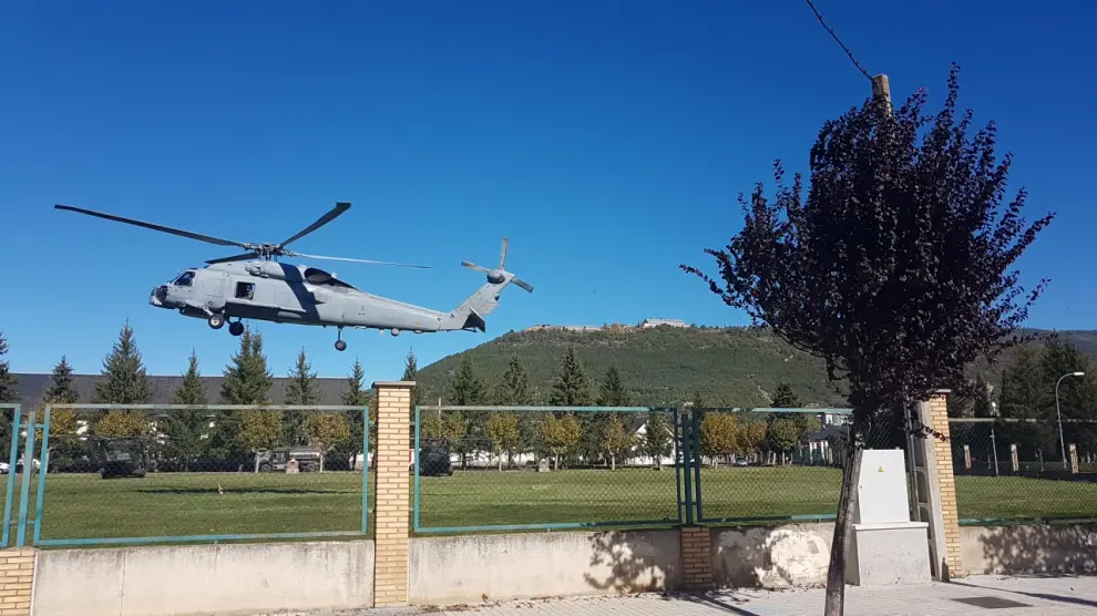 Un helicóptero aterriza en el helipuerto de la Escuela Militar de Montaña cuya actividad se suspendió en octubre de 2018