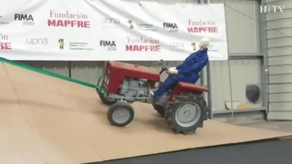 Fundación MAFRE ha hecho, este miércoles, una demostración en FIMA del peligro del vuelco de un tractor. Un accidente que causa 60 muertes al año en España.
