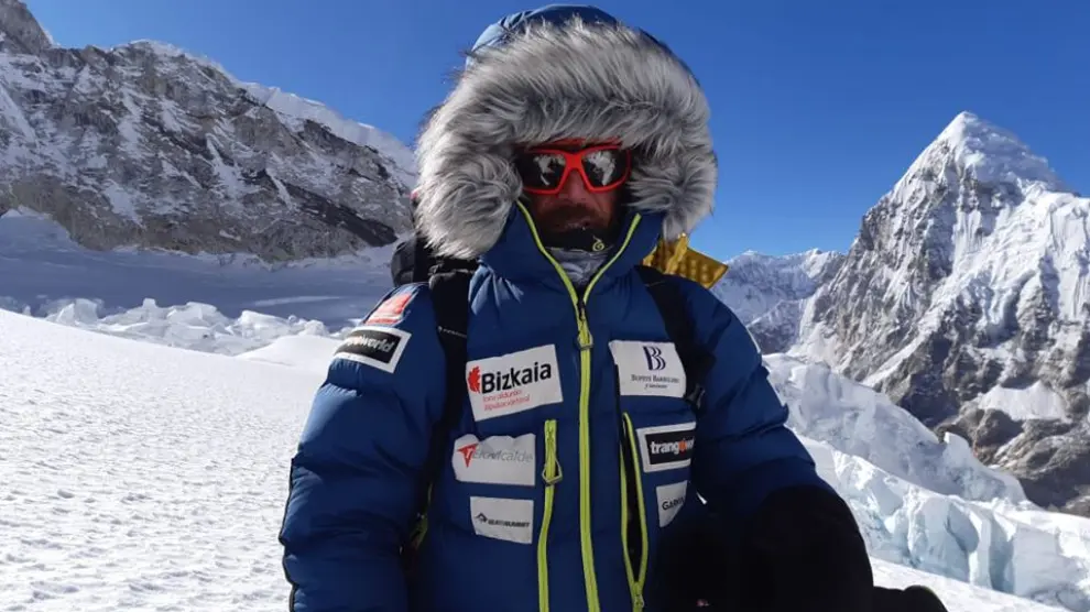 El montañero vasco Álex Txikon tendrá que decir adiós a su intento invernal en el Everest