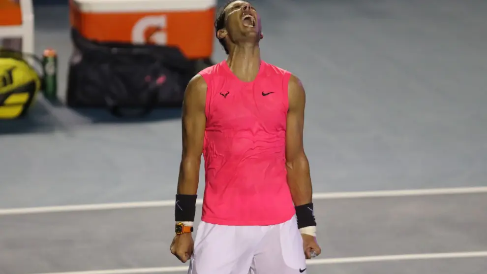 Rafael Nadal celebra su triunfo ante el búlgaro Grigor Dimitrov tras la semifinal del Abierto Mexicano de tenis.