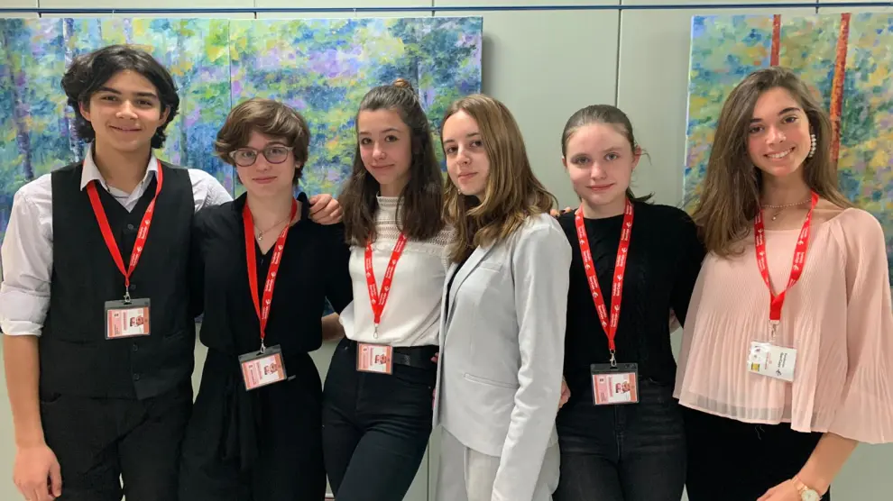 Grupo de alumnos del IES Ramón y Cajal que aspiran a formar parte del Parlamento Europeo de la Juventud.