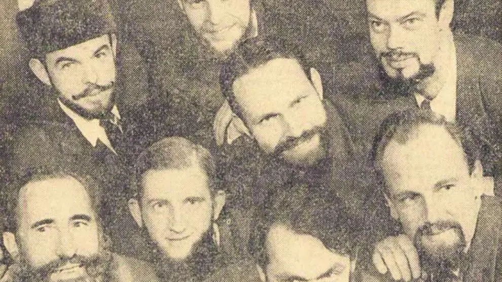 Ignacio Parral Ripamilán (abajo a la izquierda), en un concurso de barbudos en Suecia.