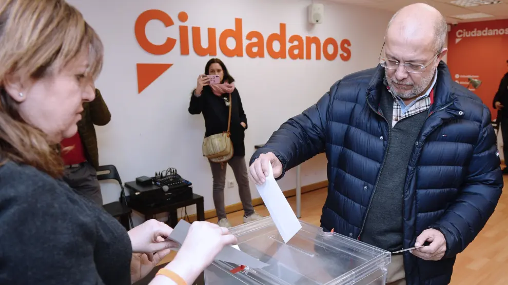 Momento de la votación del vicepresidente de Castilla y León, Francisco Igea