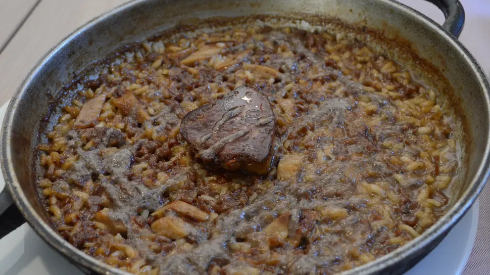 Arroz de ceps, foie y aroma de trufa, especialidad de La Capilleta.
