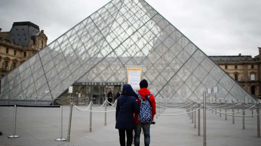 Louvre museum among top French tourism landmarks closed their doors due to coronavirus.