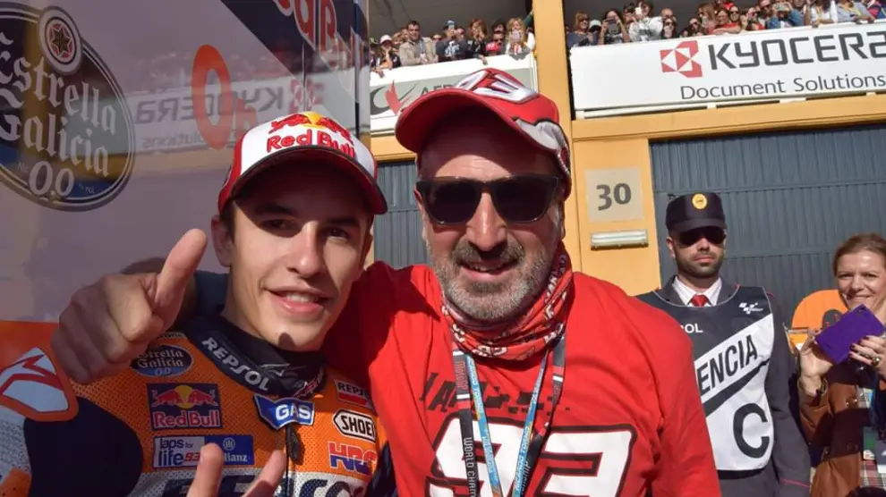 Pedro Sancho Mañanet, con el campeón del mundo Marc Marquez.