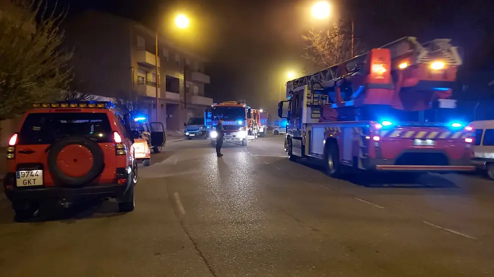 Al tratarse de una zona industrial, los bomberos han movilizado numerosos vehículos.