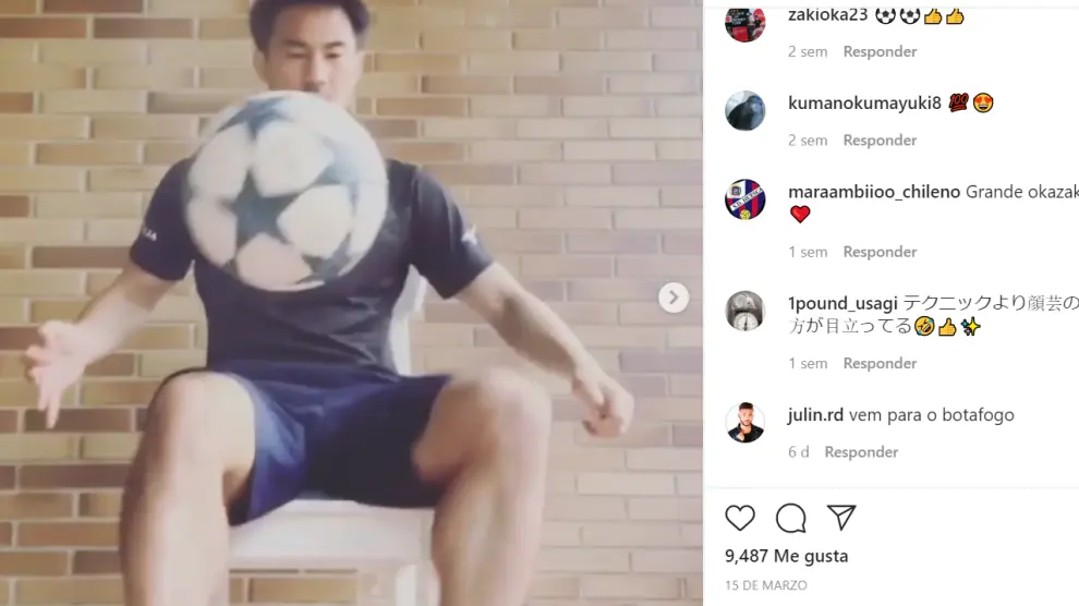 Okazaki realiza un ejercicio con balón a través de su cuenta de Instagram.