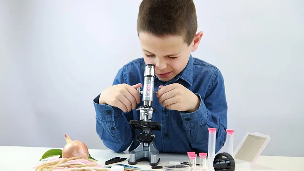 Este microscopio es perfecto para afianzar la vocación de los más pequeños.