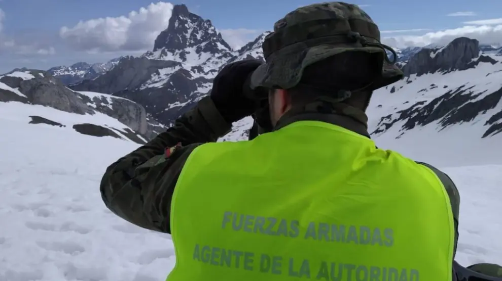 El Ejército vigila esto días los pasos fronterizos naturales del Pirineo oscense.