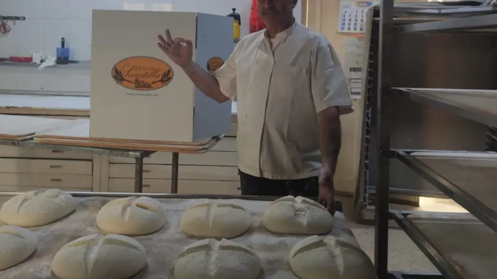 El panadero del horno de Secastilla colabora con esta iniciativa solidaria.