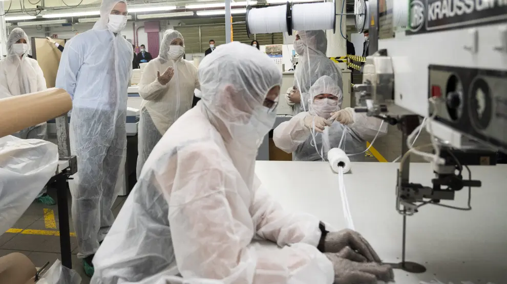 El Corte Inglés ha reconvertido uno de sus talleres textiles para fabricar mascarillas.