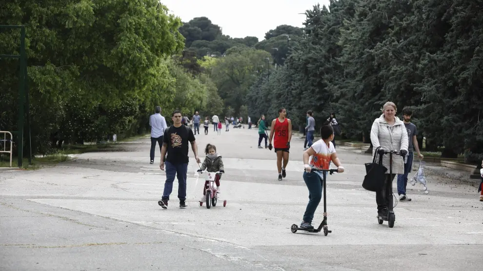 Algunas zonas de Zaragoza, como el Canal y el Parque Labordeta, han registrado una gran afluencia de padres y niños.