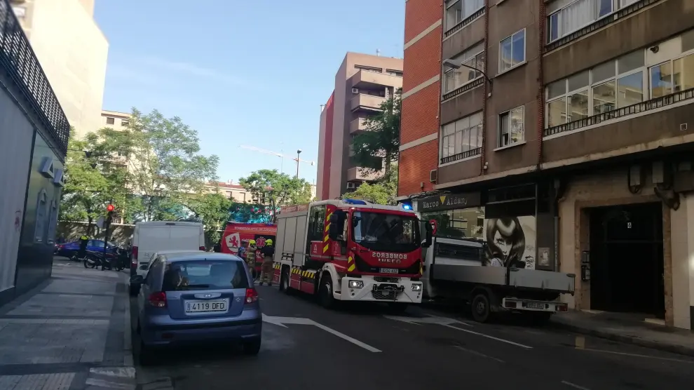 La ambulancia de Bomberos trasladó a la herida al Hospital Miguel Servet de Zaragoza.