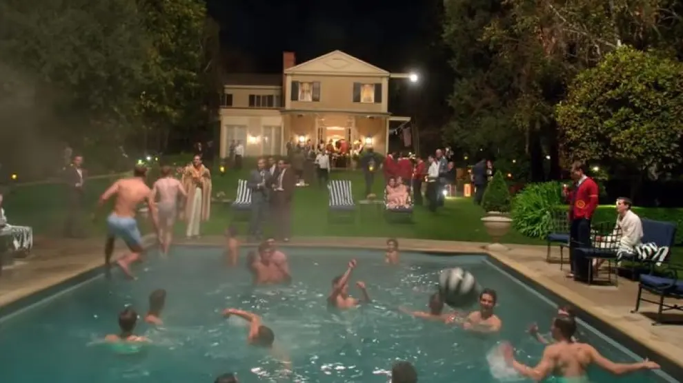 La serie retrata grandes fiestas en casa de George Cukor.