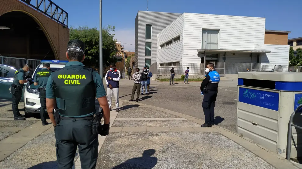 Guardia Civil y Policía Local llevaron a cabo este viernes una operación conjunta en la zona de la estación de autobuses de Fraga