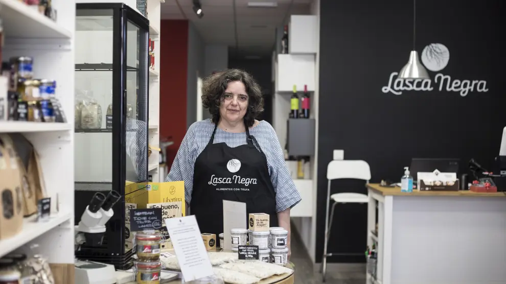 María Jesús Blanco, en su tienda 'gourmet' Lasca Negra de Zaragoza.
