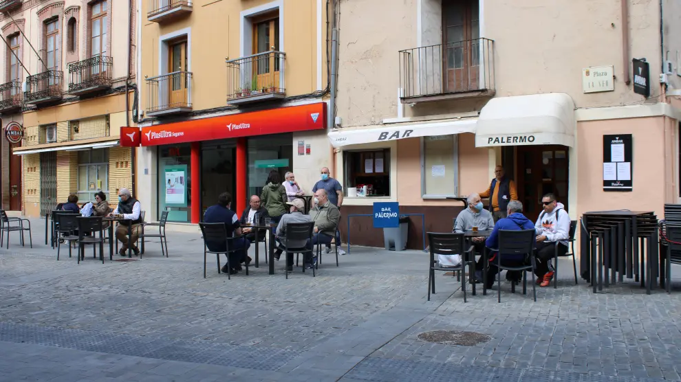 Las primeras terrazas abiertas en Tarazona llevan de vida el centro de la ciudad