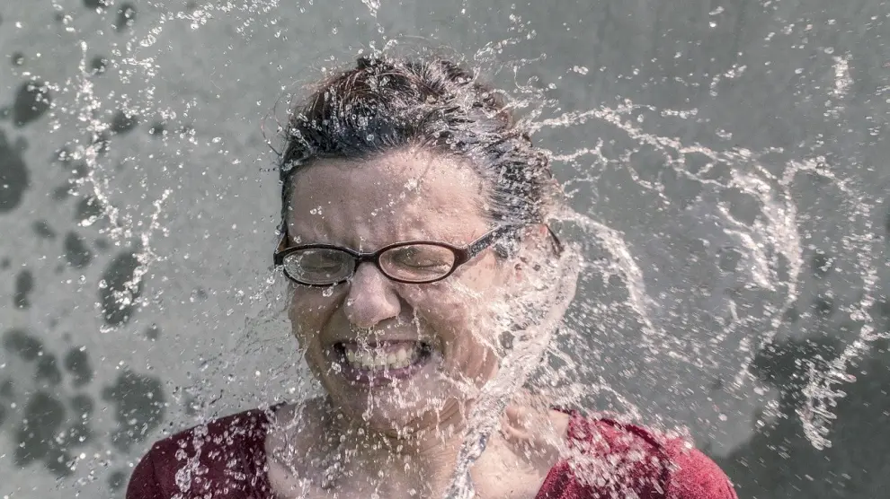 El agua y el jabón son eficaces para limpiar las gafas