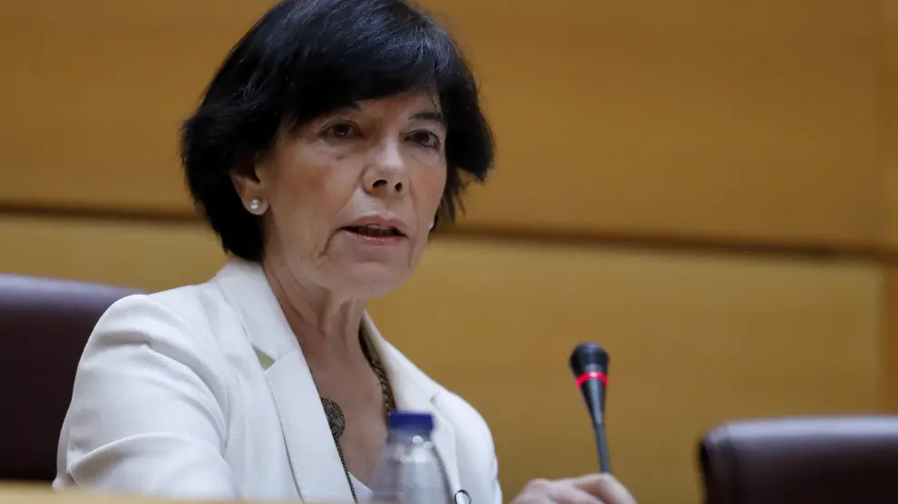Isabel Celaá, en la Comisión de Educación del Senado.