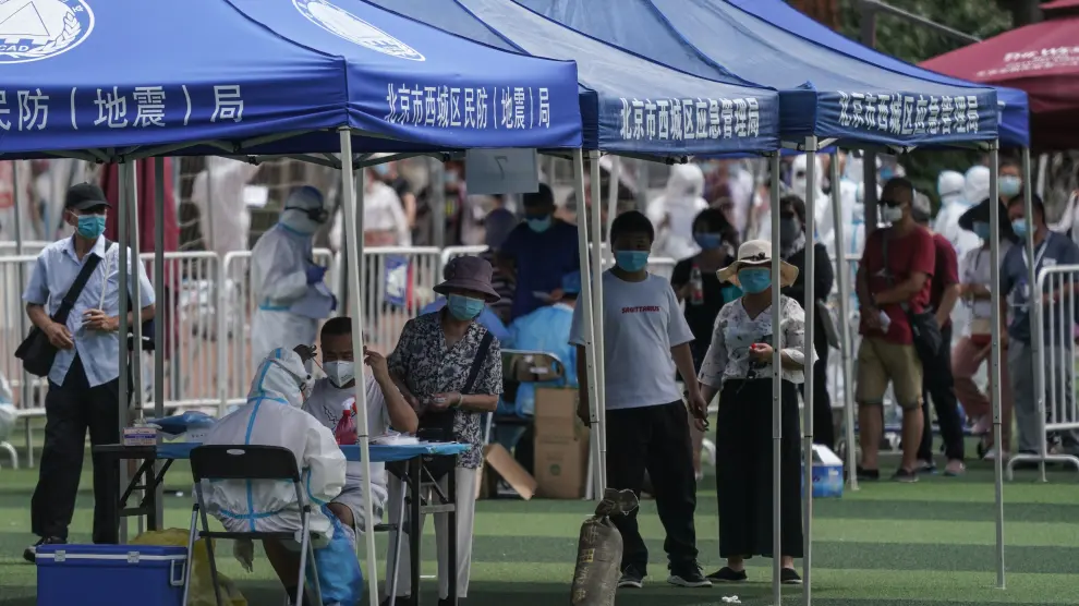 China informa de 49 nuevos casos de coronavirus, 36 de ellos en Pekín