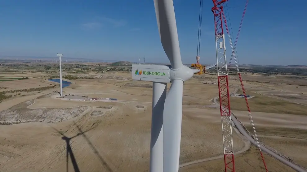 Construcción de uno de los parques eólicos que Iberdrola ha puesto en marcha en Aragón.