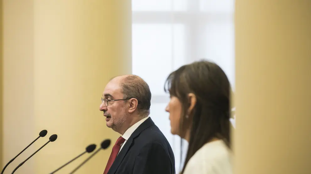 El presidente de Aragón, Javier Lambán, y la consejera de Sanidad, Sira Repollés, presentan las normas que regirán tras el estado de alarma.