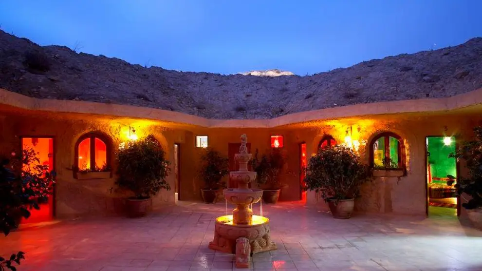 Hotel Cueva Tardienta Monegros.