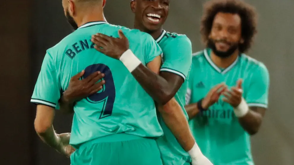Los jugadores del Madrid celebrando el gol de Vinicius
